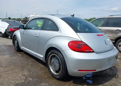 2013 Volkswagen Beetle 2.5L z USA, uszkodzony, nr VIN 3VWJX7AT5DM654445